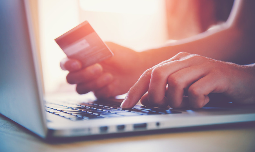 Νέα εποχή στο ηλεκτρονικό εμπόριο – Τι πρέπει να προσέξουν οι καταναλωτές