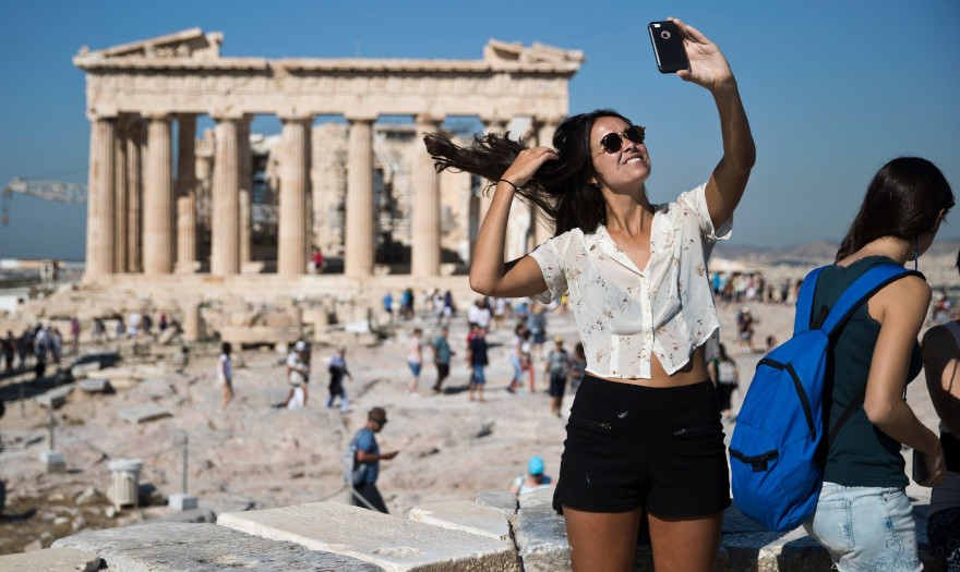 Περισσότεροι από 16.000 τουρίστες κάθε ημέρα στην Ακρόπολη - Πιο νωρίς από ποτέ ξεκίνησαν εφέτος οι επισκέψεις