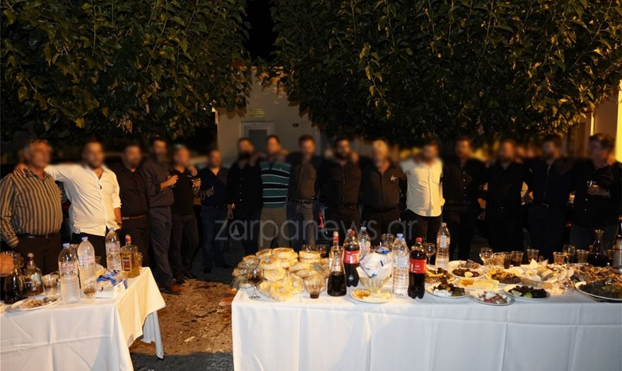 Συνέβη στην Κρήτη: Γλέντι γάμου με 1.800 άτομα, κατέληξε να γίνεται στη μέση του δρόμου -Δείτε φωτό
