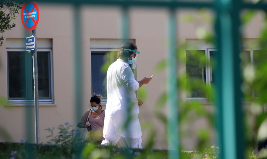 Προ των πυλών η επιστράτευση ιατρών: «Ναυάγιο» στην τηλεδιάσκεψη με τους ιατρικούς συλλόγους 