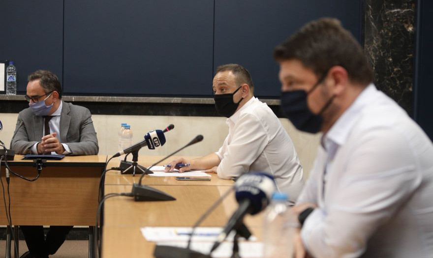 Νέα μέτρα στην Αττική - Μάσκες σε όλους τους κλειστούς χώρους