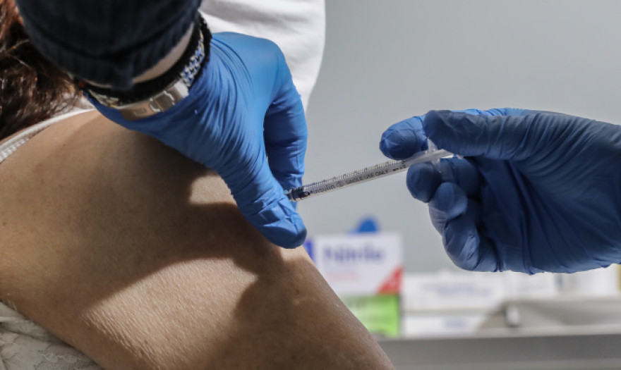 Ολλανδία: Δέκα αναφορές για πιθανές παρενέργειες του εμβολίου της AstraZeneca