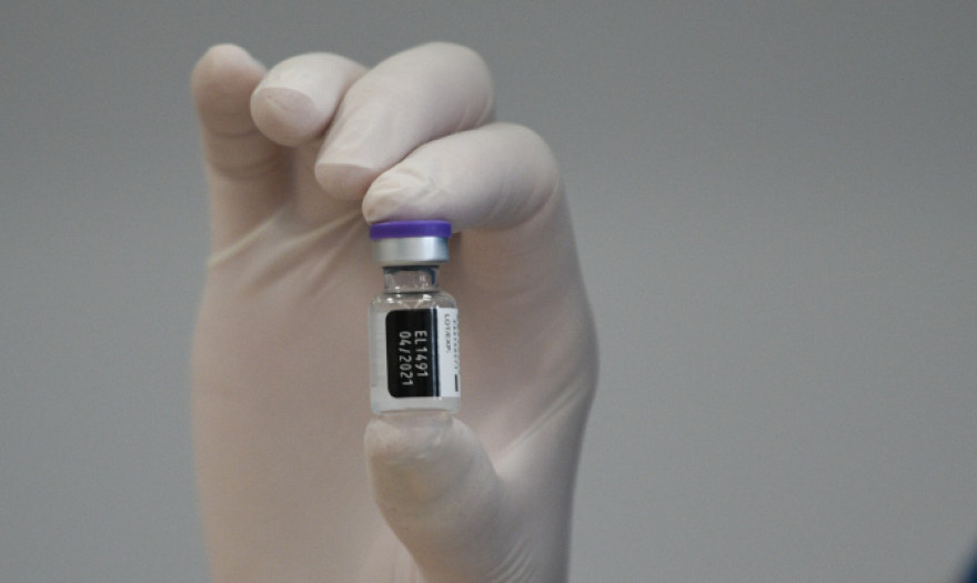 Pfizer και Moderna αυξάνουν την τιμή των εμβολίων τους