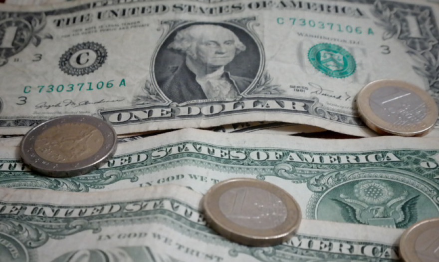 Συνάλλαγμα: Το ευρώ υποχωρεί 0,13%, στα 1,0634 δολάρια