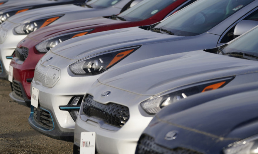 Οι αυτοκινητοβιομηχανίες «βλέπουν» μόνο την ηλεκτροκίνηση για τα επόμενα χρόνια