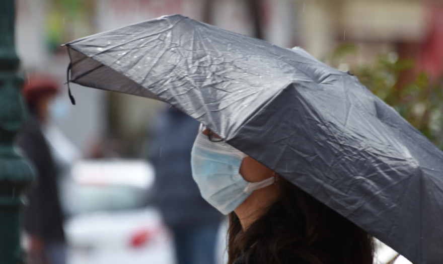 Meteo: Συνεχίζεται η κακοκαιρία σήμερα, με το βαρομετρικό χαμηλό στο Β/α Αιγαίο από όπου θα κινηθεί νοτιότερα