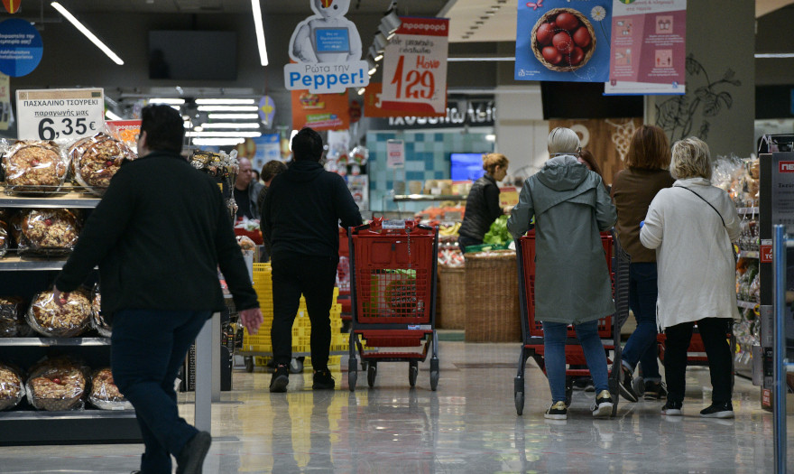 Αγίου Πνεύματος: Πώς λειτουργούν σήμερα τα καταστήματα