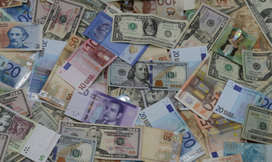 Συνάλλαγμα: Το ευρώ ενισχύεται οριακά 0,04%, στα 1,2197 δολάρια