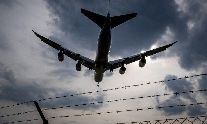 Μεγάλες αεροπορικές πιέζουν την αμερικανική κυβέρνηση να άρει τους ταξιδιωτικούς περιορισμούς