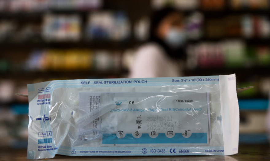 Από σήμερα η διάθεση self-test για μαθητές και εμβολιασμένους εκπαιδευτικούς από τα φαρμακεία