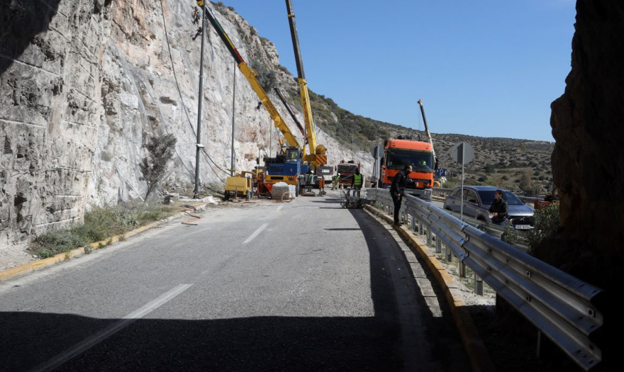 Εργασίες βελτίωσης της οδικής ασφάλειας στη λεωφ. Βάρκιζας-Σουνίου