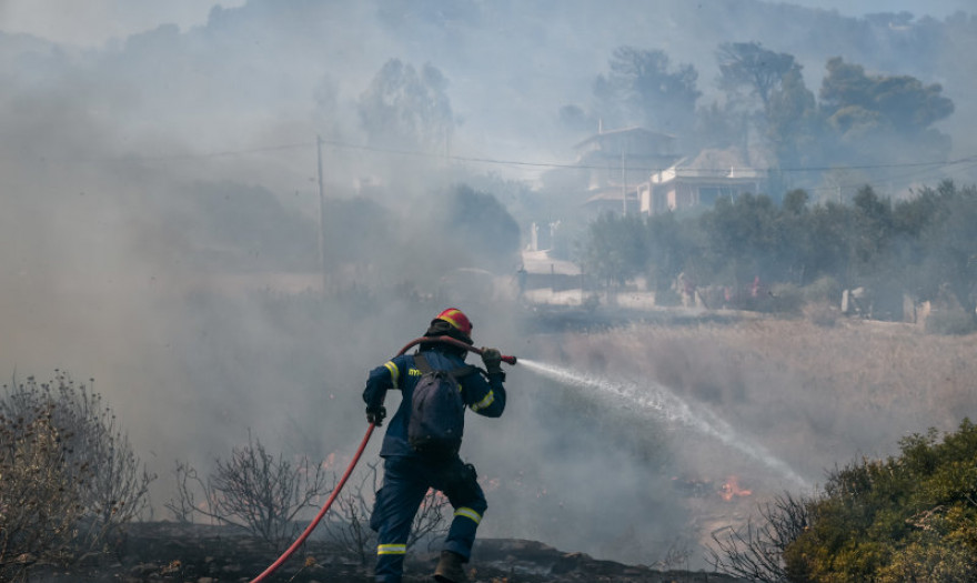 Κερατέα: Φωτιά στο Δασκαλειό -Βρέθηκαν υπολείμματα φωτοβολίδας