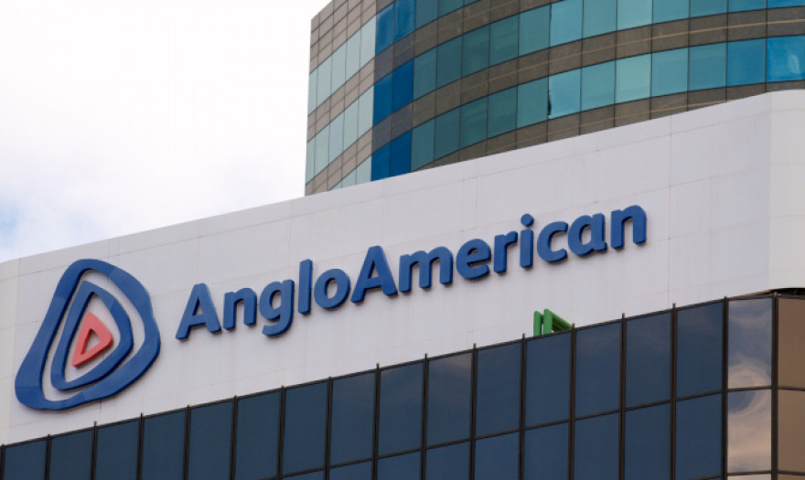 Με απολύσεις απειλεί η Anglo American τους ανεμβολίαστους