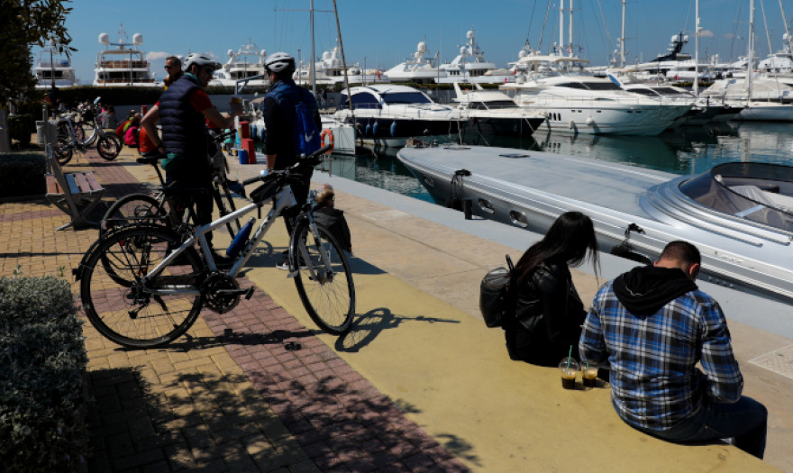 ΙΕΛΚΑ: Ένας στους δύο μειώνουν τις αγορές τους για βασικά καταναλωτικά είδη	