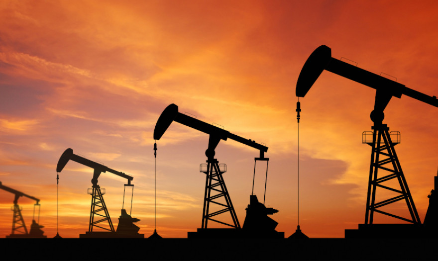 «Βυθίζεται» το πετρέλαιο - Σε χαμηλό τετραμήνου οι τιμές