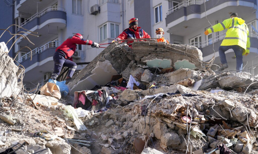 Ασύλληπτη καταστροφή στην Τουρκία -Χιλιάδες οι απώλειες από τον σεισμό