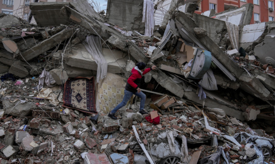 Πώς οι εταιρείες βοηθούν τους σεισμόπληκτους σε Τουρκία και Συρία