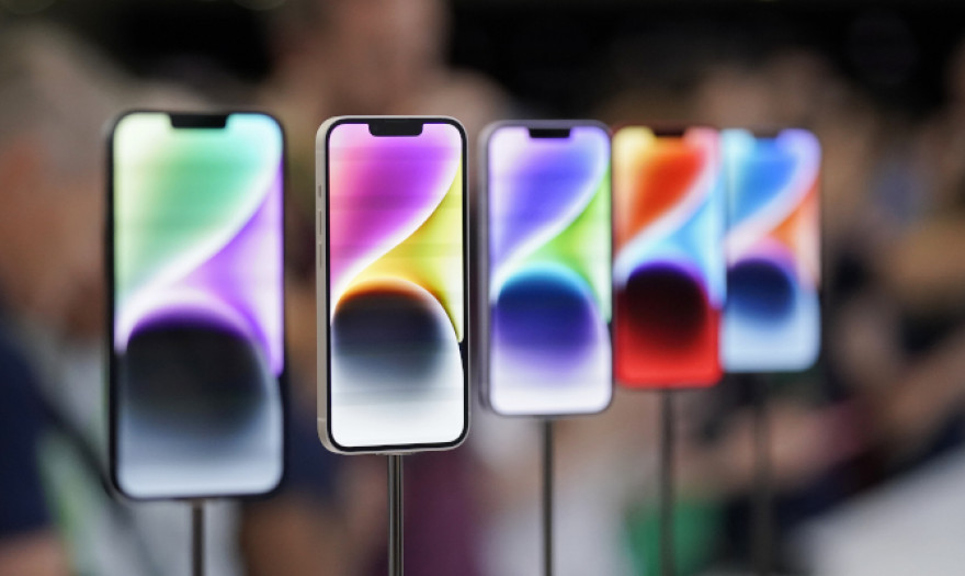 Η Κίνα αρνείται ότι απαγορεύει τα iPhone στα υπουργεία της