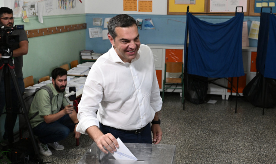 Ψήφισε στο Περιστέρι ο Αλέξης Τσίπρας -«Ισχυρός ΣΥΡΙΖΑ σημαίνει ισχυρή κοινωνία»