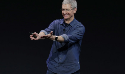 Το εντυπωσιακό bonus που έλαβε ο Τιμ Κουκ της Apple