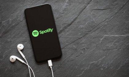 Spotify: Μετά την κατακραυγή, παίρνει μέτρα κατά της παραπληροφόρησης για τον κορωνοϊό