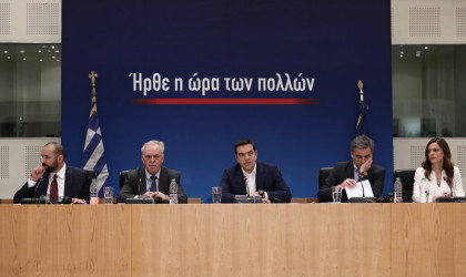 Νέο «πακέτο» Τσίπρα με 13η σύνταξη και μείωση ΦΠΑ