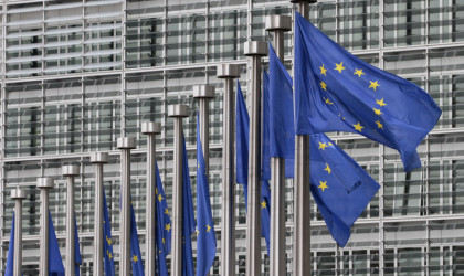 Η ΕΕ σκέπτεται αντίμετρα στους αμερικανικούς δασμούς