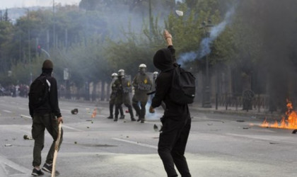 Στο Πολυτεχνείο συνεχίζονται οι συγκρούσεις μετά το συλλαλητήριο