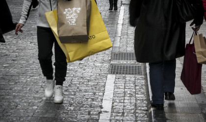 ΙΟΒΕ: Μικρή υποχώρηση οικονομικού κλίματος