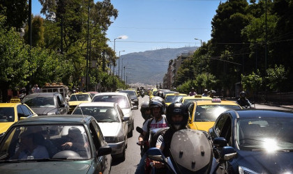 Νέο άλμα 15,7% στις άδειες αυτοκινήτων