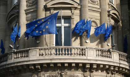Συρρίκνωση στην ανάπτυξη της Ε.Ε. «βλέπουν» οι διεθνείς οίκοι