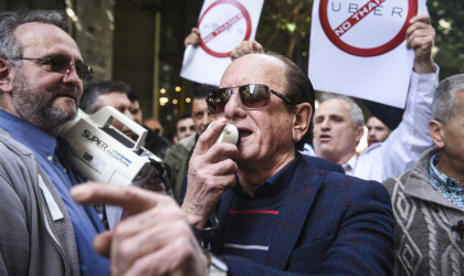 Αποχωρεί ο Λυμπερόπουλος από την προεδρία της Ομοσπονδίας Ταξί 