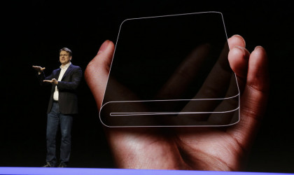 Αναδιπλούμενο τηλέφωνο παρουσίασε και η Samsung