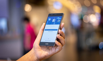 Κατέρρευσαν τα social media