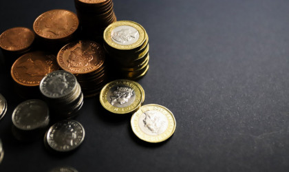Ικανοποιημένη από τις δημοσκοπήσεις η στερλίνα