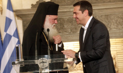 Μαξίμου: «Απόφαση της Πολιτείας η μισθοδοσία των κληρικών»