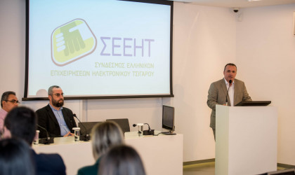 «Ο ατμός των ηλεκτρονικών τσιγάρων δεν είναι καπνός»