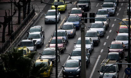 Θεσσαλονίκη: Μεταπωλούσαν αυτοκίνητα με πλαστά εμβάσματα