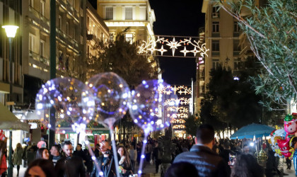 Πότε ξεκινά το εορταστικό ωράριο
