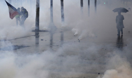 Επεισόδια αλλά και μικρότερη συμμετοχή στα «κίτρινα γιλέκα»