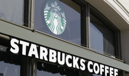 Η Starbucks απολύει εργαζόμενους που ήθελαν να συνδικαλιστούν