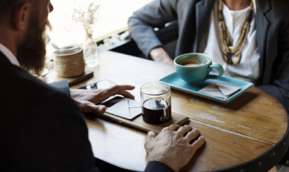 Πότε ένας εταίρος μπορεί να συνεισφέρει με προσωπική εργασία