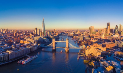 Οι φόβοι για σκληρό Brexit βυθίζουν την στερλίνα