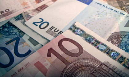 ΤτΕ: Αμετάβλητα τα επιτόκια νέων καταθέσεων και δανείων