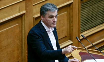 Απάντηση Τσακαλώτου σε Στουρνάρα για τα νέα μέτρα