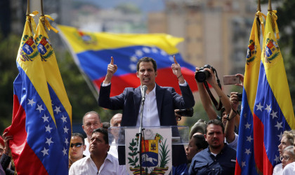 Χάος στη Βενεζουέλα – Πραξικόπημα καταγγέλλει ο Μαδούρο