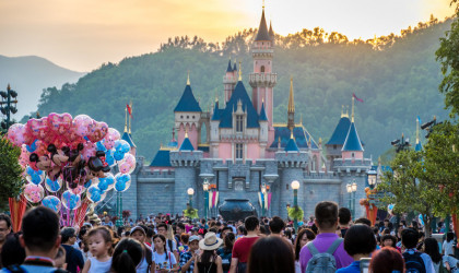 ΗΠΑ: Η Disney ματαιώνει επένδυση ύψους 1 δισεκατομμυρίου δολαρίων, κλιμακώνοντας την σύγκρουση με τον κυβερνήτη της Φλόριντα