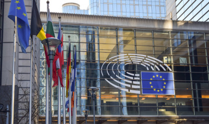 EE: Mπρα ντε φερ για τον προϋπολογισμό με αιχμή το Brexit