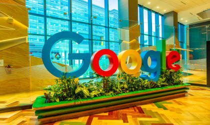 Η Google αλλάζει πρόσωπο και γίνεται επιθετική