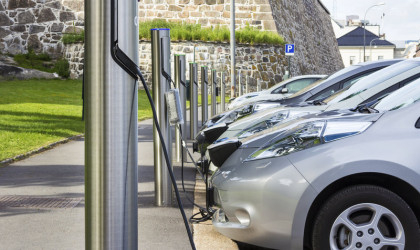 Τα μέτρα που εξετάζουν για την αγορά ηλεκτρικών αυτοκινήτων